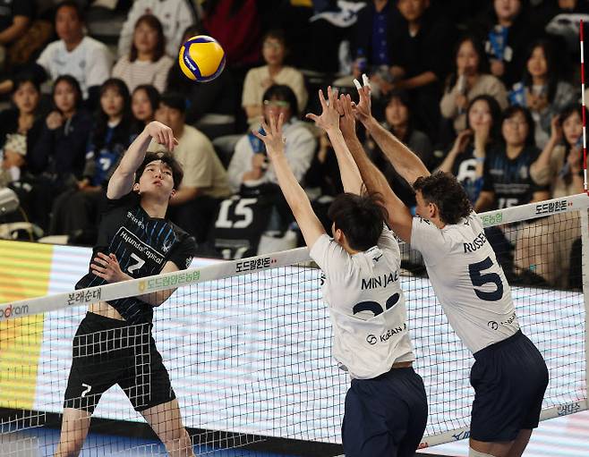 10월 18일 2025~26시즌 남자부 개막전으로 열릴 예정이었던 현대캐피탈 대 대한항공 경기가 내년 3월 19일로 미뤄졌다. 사진=뉴시스