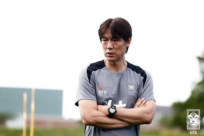단단한 소신으로 팀을 이끌어 가고 있는 홍명보 감독. (대한축구협회 제공)
