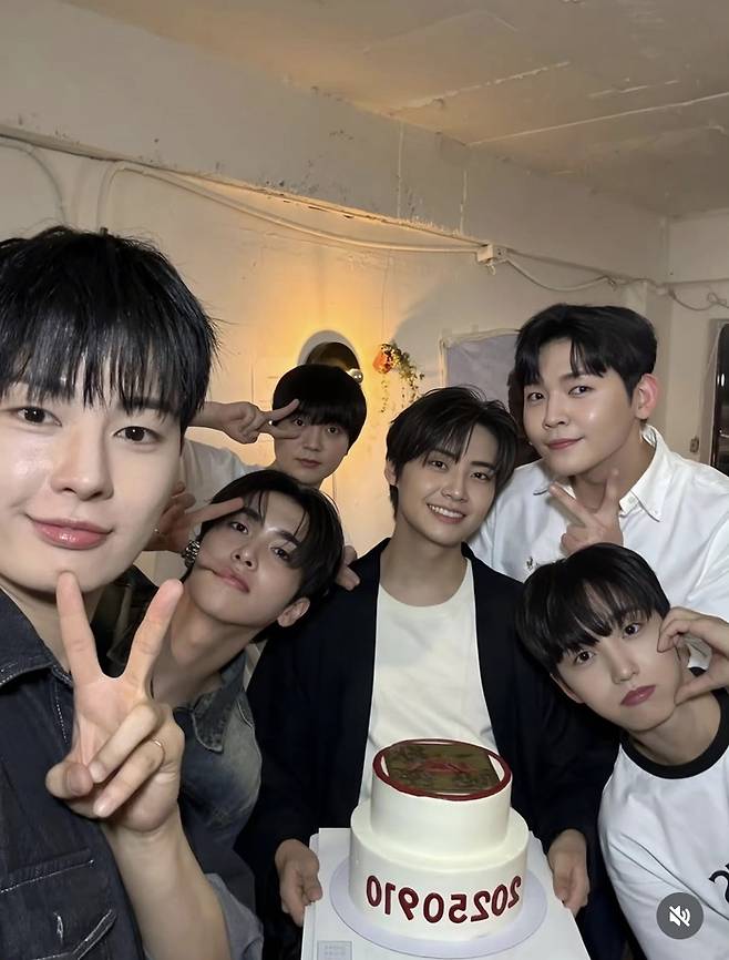 업텐션. 사진 | 이진혁 SNS