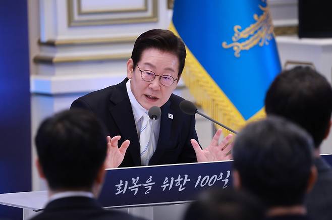 이재명 대통령이 11일 청와대 영빈관에서 열린 취임 100일 기자회견 '회복을 위한 100일, 미래를 위한 성장'에서 발언하고 있다./연합뉴스