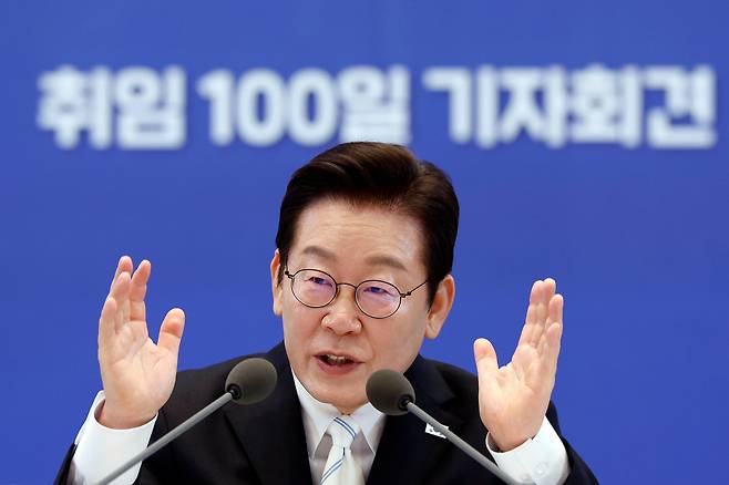 이재명 대통령이 11일 청와대 영빈관에서 열린 취임 100일 기자회견 '회복을 위한 100일, 미래를 위한 성장'에서 발언하고 있다. /연합뉴스