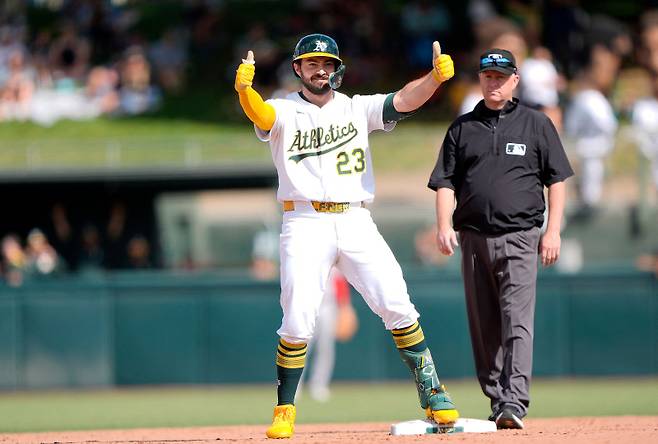 <yonhap photo-1686=""> SACRAMENTO, CALIFORNIA - SEPTEMBER 10: Shea Langeliers #23 of the Athletics standing on second base celebrates after hitting a lead off double against the Boston Red Sox in the top of the ninth inning at Sutter Health Park on September 10, 2025 in Sacramento, California. Thearon W. Henderson/Getty Images/AFP (Photo by Thearon W. Henderson / GETTY IMAGES NORTH AMERICA / Getty Images via AFP)/2025-09-11 07:54:56/ <저작권자 ⓒ 1980-2025 ㈜연합뉴스. 무단 전재 재배포 금지, AI 학습 및 활용 금지></yonhap>