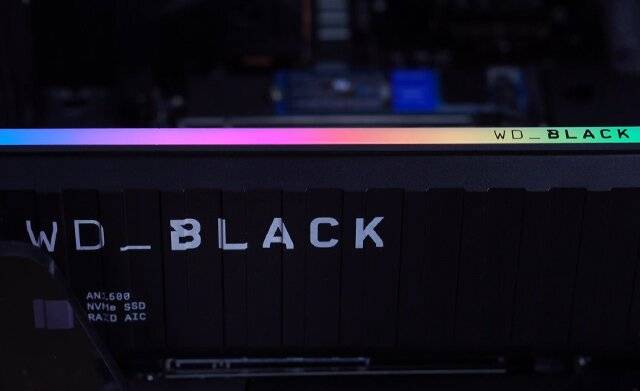 ▲ RGB LED로 포인트를 줬습니다.