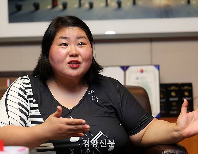 연극 <마른 여자들>의 황미영 배우가 지난달 28일 서울 종로구 두산아트센터에서 경향신문과 인터뷰 하고 있다. 정지윤 선임기자