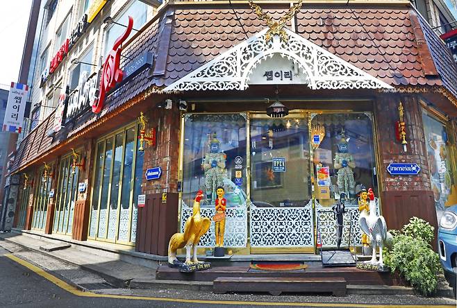 Zaab E Lee in Mapo District, western Seoul [PARK SANG-MOON]