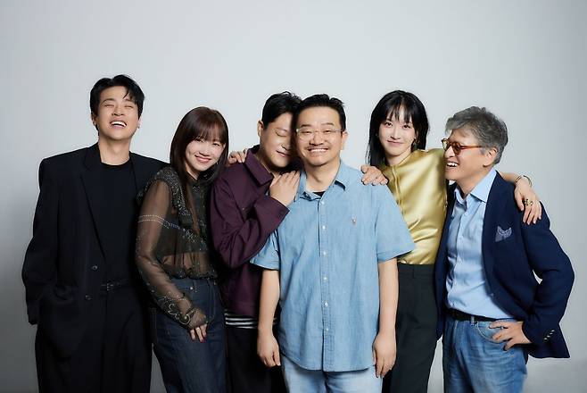 영화 '얼굴'의 연상호 감독(가운데)과 출연진. 플러스엠 엔터테인먼트 제공