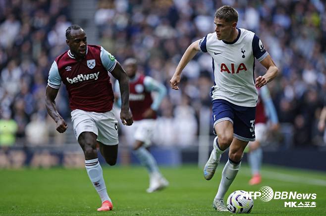 반 더 벤(사진 오른쪽)은 토트넘 홋스퍼 수비 핵심이다. 사진=AFPBBNews=News1