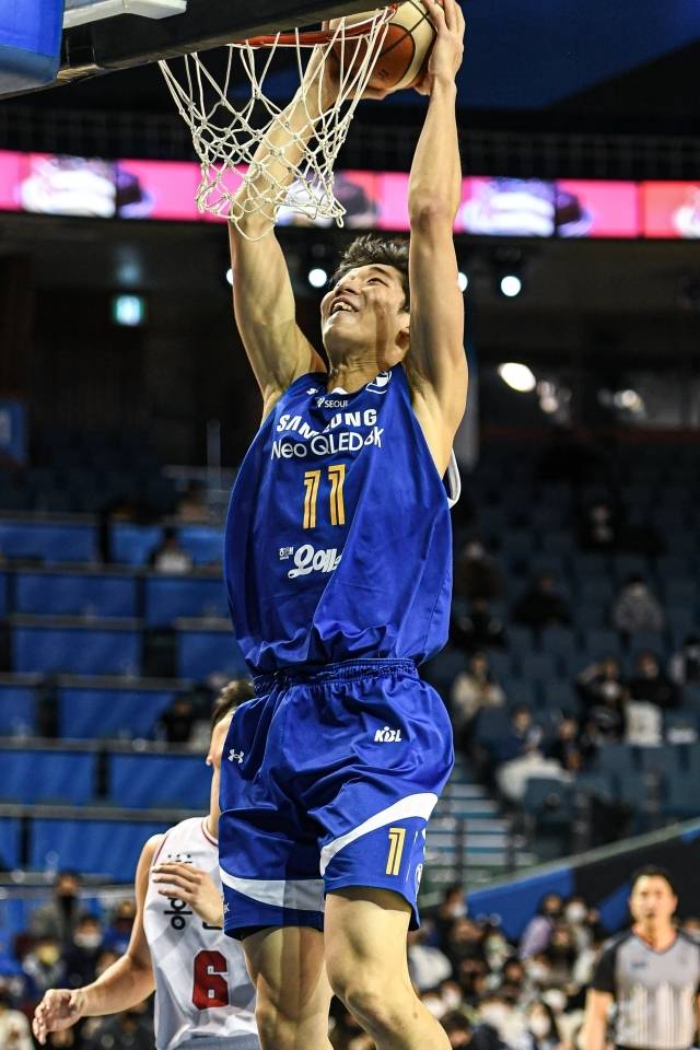 서울 삼성의 이원석은 지난 일본 전지훈련 도중 오른 손목 부상을 당했다. 사진=KBL 제공