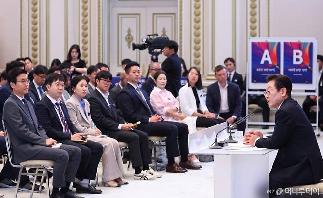 [서울=뉴시스] 고범준 기자 = 이재명 대통령이 11일 청와대 영빈관에서 열린 취임 100일 기자회견 '회복을 위한 100일, 미래를 위한 성장'에서 발언하고 있다. (대통령실통신사진기자단) 2025.09.11. bjko@newsis.com /사진=