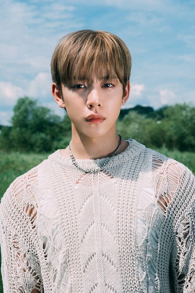 지난 2일 세 번째 싱글 '행로'로 컴백한 B.A.P 정대현. MA엔터테인먼트 제공