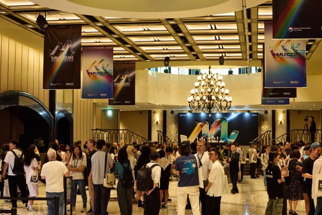 국내외 대중음악 관계자들이 10일부터 한국콘텐츠진흥원 주최로 용산구 한남동 그랜드 하얏트 서울에서 개최되고 있는 ‘뮤콘(MU:CON) 2025’에 참석해 비즈니스 미팅을 하고 있다. 사진 제공=콘진원