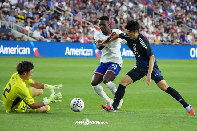 일본(파란색 유니폼)과 미국의 친선경기. /AFPBBNews=뉴스1