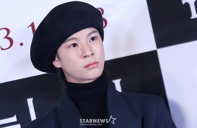 가수 겸 배우 정동원이 27일 오후 서울 용산구 아이파크몰 CGV에서 진행된 영화 '뉴 노멀' 언론시사회 및 기자간담회에 참석해 취재진을 바라보고 있다. '뉴 노멀'은 공포가 일상이 되어 버린 새로운 시대에 도착한 웰메이드 말세 스릴러다. 2023.10.27 /사진=김창현