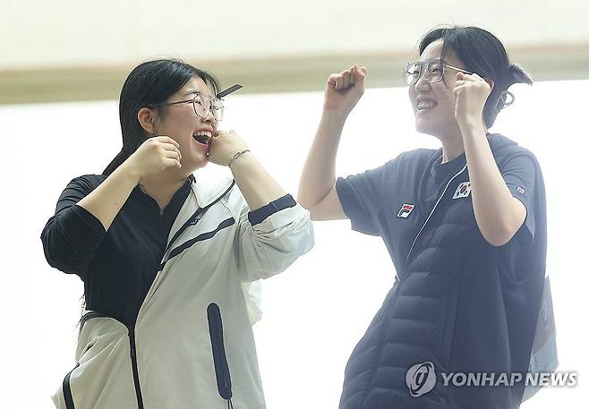 함께 기뻐하는 오예진과 양지인 [연합뉴스 자료사진]