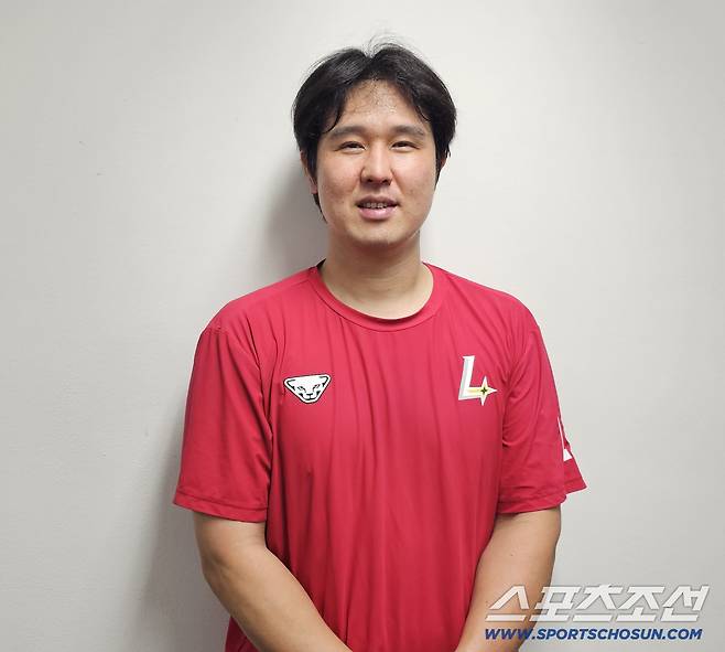 인터뷰에 임한 최정. 김영록 기자
