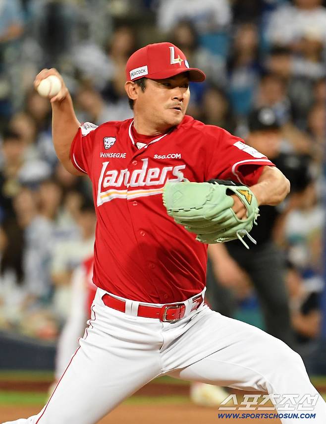 11일 대구 라이온즈파크에서 열린 삼성 라이온즈와 SSG 랜더스의 경기. SSG 노경은이 역투하고 있다. 대구=박재만 기자 pjm@sportschosun.com/2025.09.11/