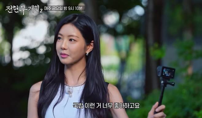 MBN·채널S ‘전현무계획2’ 46회가 청주 특집으로 찾아온다. 전현무, 곽튜브, 이세희가 함께한 이번 방송에서는 연속 세 번의 섭외 거절이라는 돌발 사태가 발생한다. 울짜장 두 곳에 이어 울대 찌개 맛집마저 촬영을 허락하지 않아 길바닥에 머무는 시간이 역대 최장으로 이어졌다. 당혹스러운 상황에서 곽튜브는 복권을 제안하며 뜻밖의 웃음을 만들어낸다. 이후 이동한 마지막 울대 찌개집에서는 당일 도축한 뒷목살 구이와 칼칼한 울대 찌개가 등장해 세 사람을 환호하게 만든다. 특히 이세희는 “술이 당기는 맛”이라며 털털한 먹방을 선보이며 매력을 발산했다. 개성 넘치는 리액션과 유쾌한 현장이 펼쳐질 ‘전현무계획2’ 청주편은 12일 밤 9시 10분 방송된다.