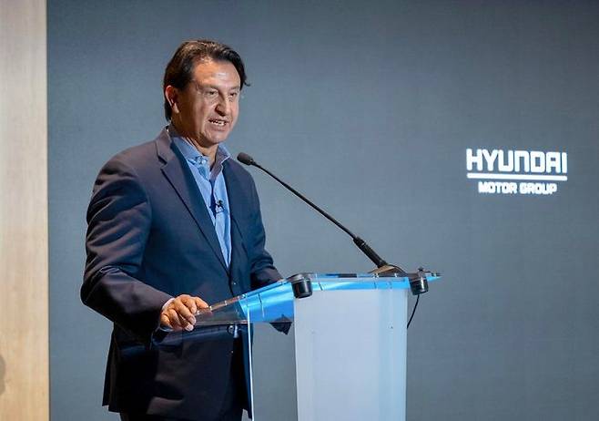 호세 무뇨스 현대차 대표이사 사장이 6월 3일(현지 시간) 스페인 바르셀로나의 카탈루냐 콩그레스 센터에서 열린 세계자동차공학회연합 월드 모빌리티 컨퍼런스 2025에서 기조연설을 하고 있다. ⓒ현대차