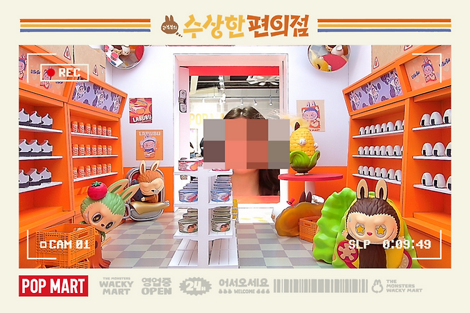 팝업 내부에 마련된 평범해 보이는 자판기 사이 숨겨진 문을 찾아 오픈하면 숨어 있던 라부부와 함께 사진 및 영상이 자동 촬영된다. ⓒ데일리안 남가희 기자