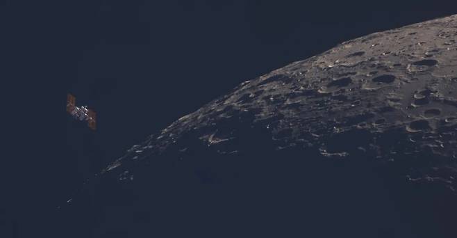 사람과 우주 부문 1위 ‘달을 통과하는 국제우주정거장’. © Tom Williams