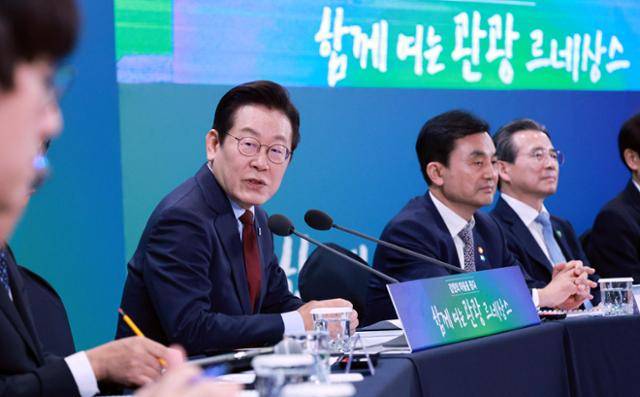 이재명 대통령이 12일 강원 춘천 강원창작개발센터에서 열린 '강원의 마음을 듣다' 타운홀미팅에서 발언하고 있다. 대통령실통신사진기자단