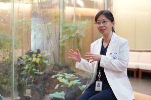 명지병원 이서영 수면센터장이 수면다원검사에 대해 설명하고 있다./사진=명지병원 제공