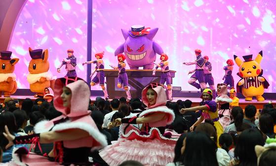 롯데월드 가을 호러 축제의 여러 풍경. 포켓몬 스테이지 쇼. 김종호 기자