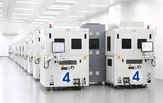한미반도체가 지난 7월 생산을 시작한 'HBM4'의 제조 장비인 'TC 본더 4'. 사진 한미반도체