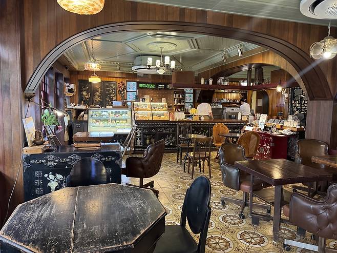 Coffee Hanyakbang Hyehwa-dong, Seoul   (Park Ga-young/The Korea Herald)