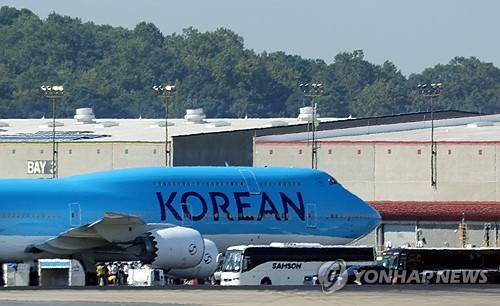 석방된 한국인 근로자 전세기 탑승 [연합뉴스]