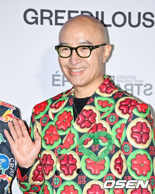 [OSEN=조은정 기자]6일 서울 중구 동대문디자인플라자(DDP)에서 '2025 F/W 서울패션위크’가 열렸다. 올해 25주년을 맞은 국내 최대 패션 행사 ‘서울패션위크’는 5일부터 9일까지 닷새간 열린다.방송인 홍석천이 포즈를 취하고 있다. 2025.02.06 /cej@osen.co.kr