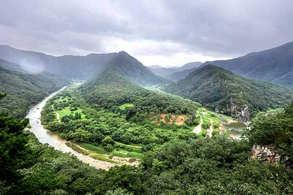 구량천 뷰포인트에서 본 천반산.