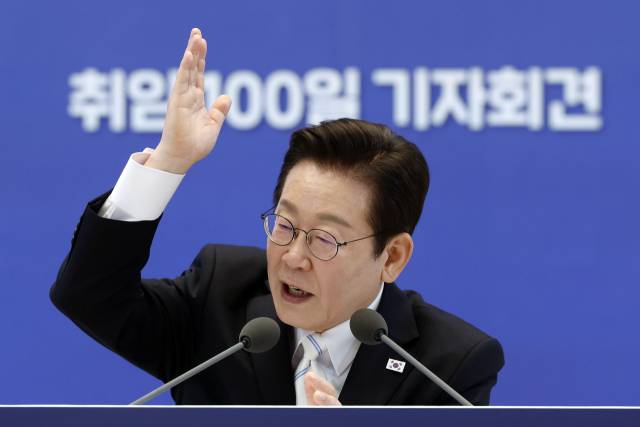 이재명 대통령이 11일 청와대 영빈관에서 열린 취임 100일 기자회견 ‘회복을 위한 100일, 미래를 위한 성장’에서 취재진 질문에 답하고 있다. 사진=대통령실통신사진기자단