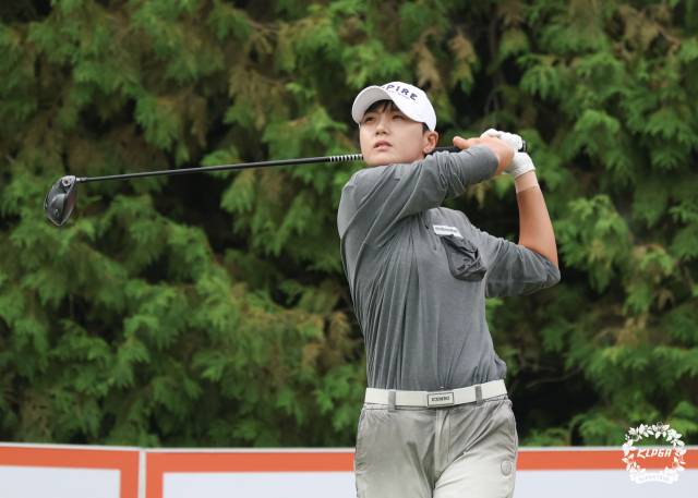 티샷하는 박성현. 사진 제공=KLPGA