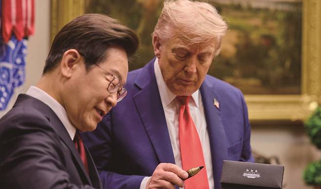 8월 한미 정상회담 이후 모나미의 주가가 들썩였다.[사진｜뉴시스]