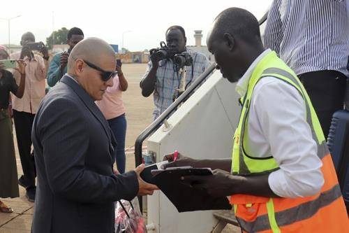 추방된 아프리카 남수단에서 본국인 멕시코로 송환되는 헤수스 무뇨스-구티에레스 [AP 연합뉴스 자료사진. 재판매 및 DB 금지]