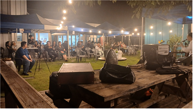 지역 활동가수 배재혁의 토크콘서트가 진행되어 음악과 이야기가 어우러진 따뜻한 밤을 만들었고, 늦은 밤 파머스마켓 철수 후에는 리빙랩 연구원들이 모여 뒤풀이를 가지며 행사에서의 성과와 보완점을 논의하고, 다음 실험의 방향성을 모색하는 시간을 가졌다.