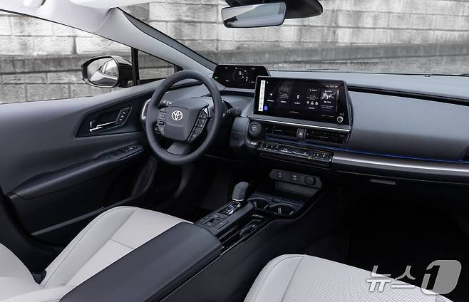 2026년형 프리우스 HEV AWD XLE