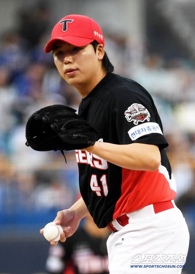 24일 대구 라이온즈파크에서 열린 삼성 라이온즈와 KIA 타이거즈의 경기. KIA 황동하가 숨을 고르고 있다. 대구=박재만 기자 pjm@sportschosun.com/2025.04.24/