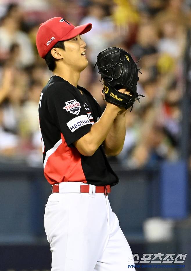 13일 잠실야구장에서 열린 KIA와 LG의 경기, 6회말 2사 1루의 위기를 넘기며 투구를 마친 KIA 이의리가 기뻐하고 있다. 잠실=허상욱 기자wook@sportschosun.com/2025.09.13/