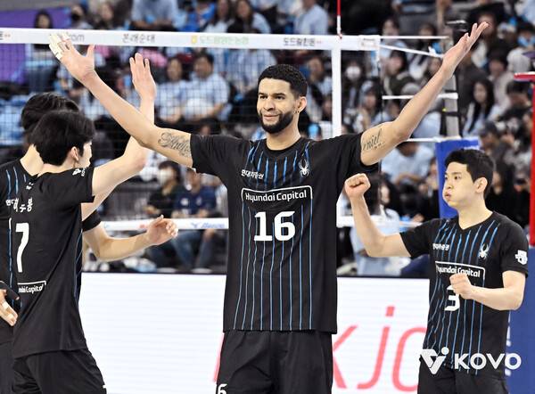 득점 후 세리머니하는 레오. ⓒKOVO