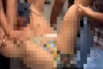 네팔 재무장관으로 추정되는 인물이 속옷 차림으로 거리에서 끌려다니는 모습. 인스타그램 캡처