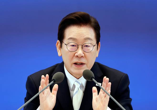 이재명 대통령이 11일 청와대 영빈관에서 열린 취임 100일 기자회견 '회복을 위한 100일, 미래를 위한 성장'에서 발언하고 있다. /연합뉴스