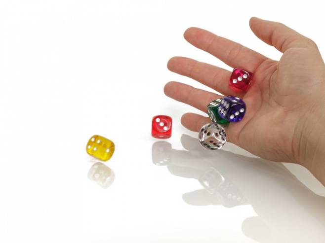 주사위 놀이. 게티이미지뱅크 제공