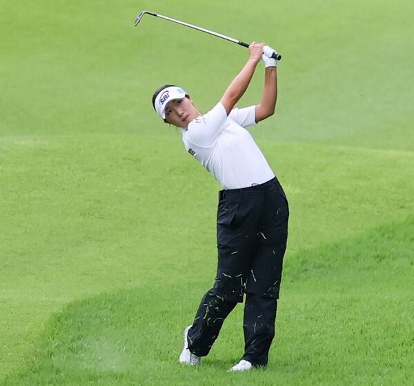 2025년 한국여자프로골프(KLPGA) 투어 OK저축은행 읏맨 오픈에 출전한 장타자 이동은 프로가 2라운드에서 경기하는 모습이다. 사진제공=KLPGA (사진을 무단으로 사용하지 마십시오.)