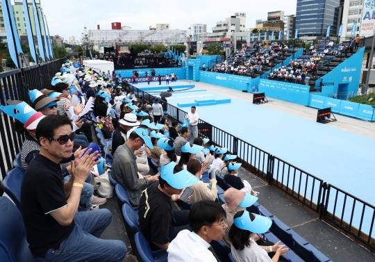여자 개인전 응원 나선 시민들. 사진[연합뉴스]