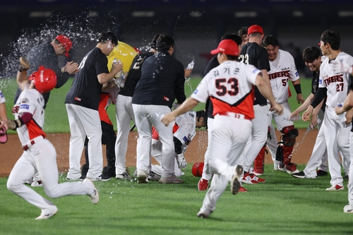 KIA 9회말 끝내기 안타