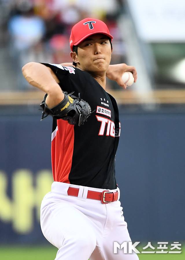 이의리는 13일 잠실 LG전에서 승리를 챙겼다. 사진(잠실 서울)=천정환 기자