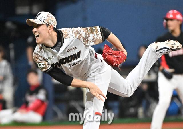 25일 오후 서울 고척동 고척스카이돔에서 진행된 '2025 프로야구 KBO리그' 키움히어로즈와 KIA타이거즈의 경기. 키움 오석주가 역투하고 있다./마이데일리