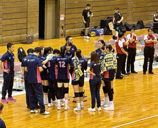 흥국생명은 지난 10일 일본 베이콤 체육관에서 오사카 마블러스와 마지막 친선경기를 펼쳤다./이보미 기자